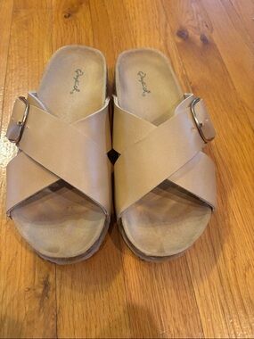 Qupid Beige Crisscross Buckle Slide Sandals Size 6 New